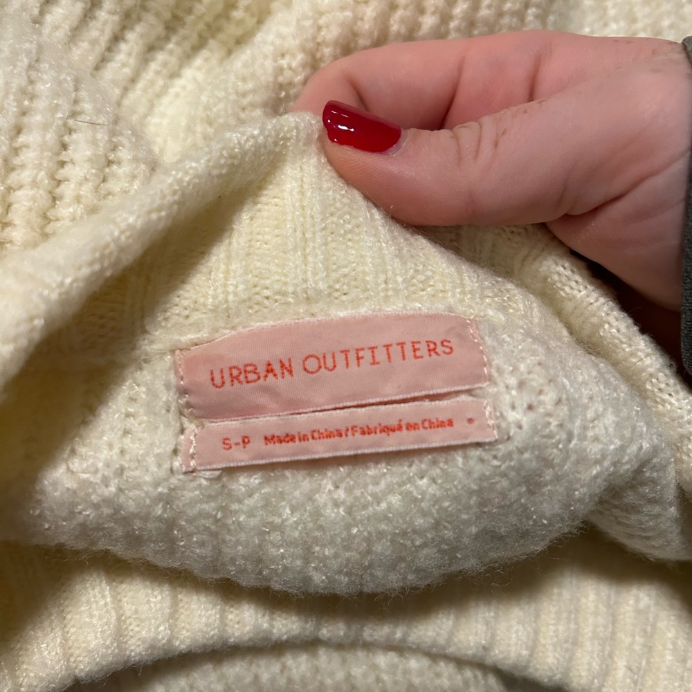 Urban Outfitters Cropped Cream Sweater - Picture 3 of 3